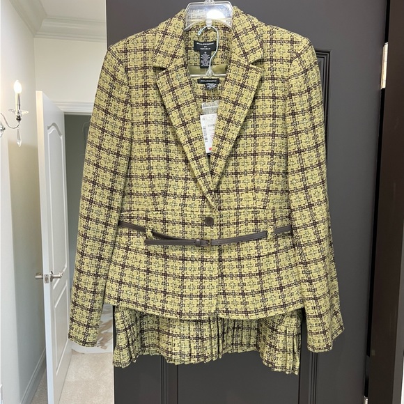 Women’s - Two Piece - Suit - Picture 10 of 15